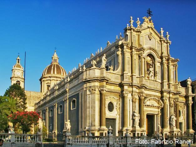 Exclusive House In The Center Apartment Catania Bagian luar foto