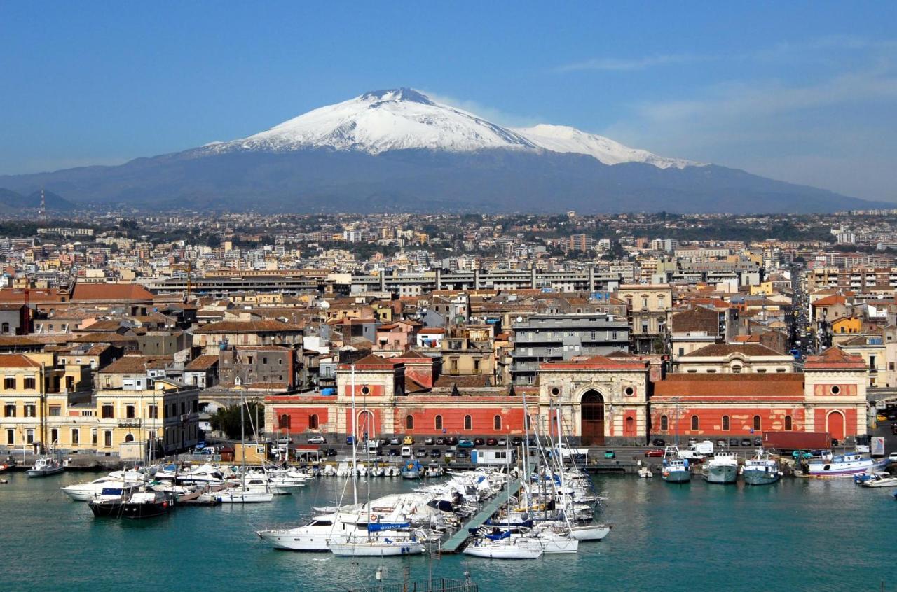 Exclusive House In The Center Apartment Catania Bagian luar foto