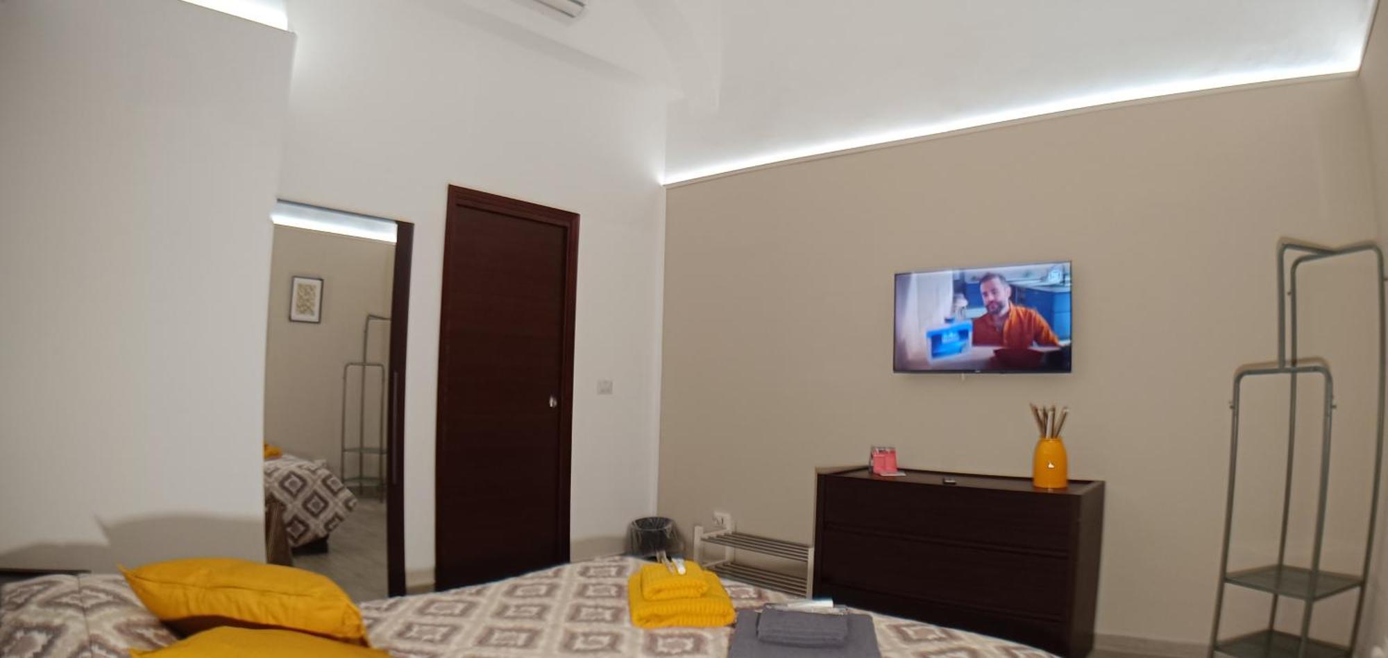 Exclusive House In The Center Apartment Catania Bagian luar foto
