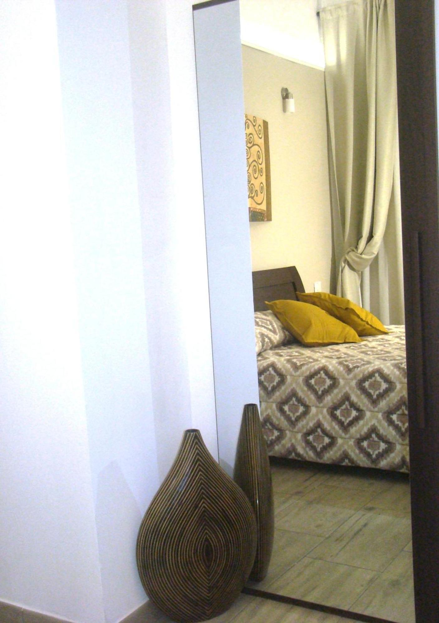 Exclusive House In The Center Apartment Catania Bagian luar foto